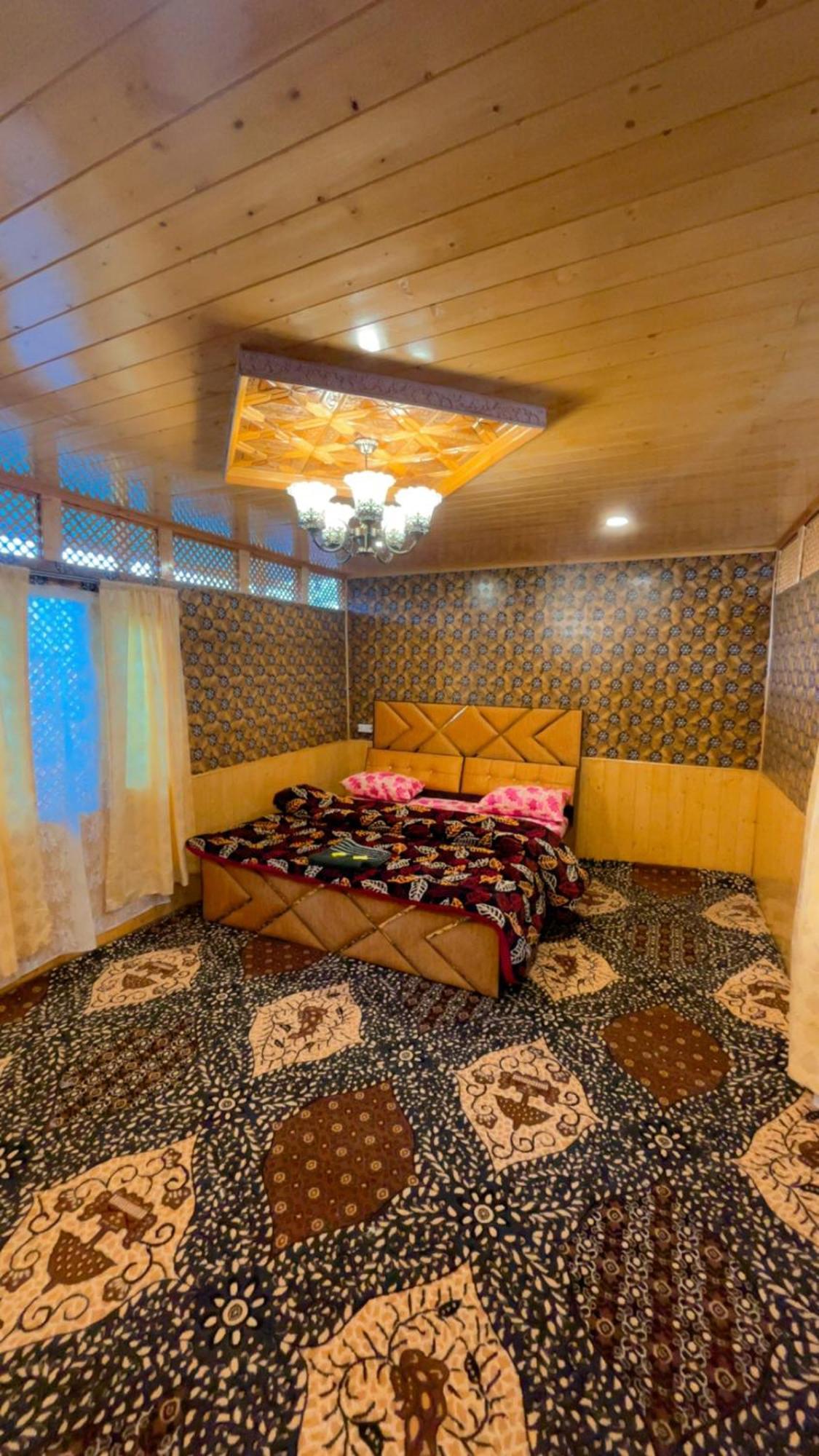 Hb Nancy Group Of Houseboats Hotell Srīnagar Exteriör bild